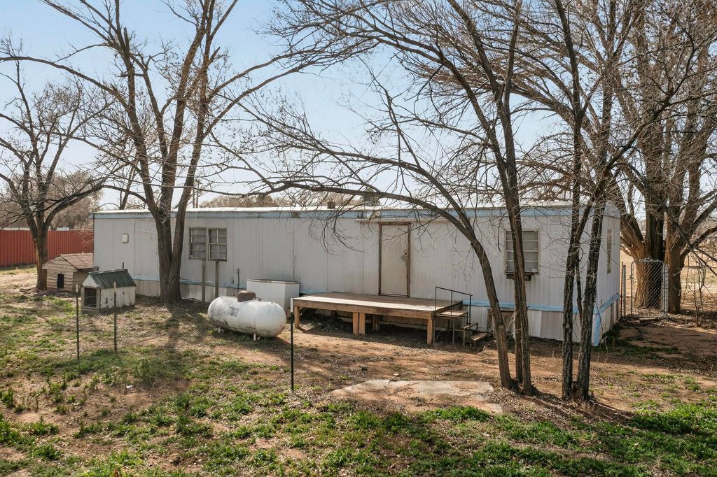 Image 27 of property listing at 85 N El Cerro Loop, Los Lunas, NM 87031