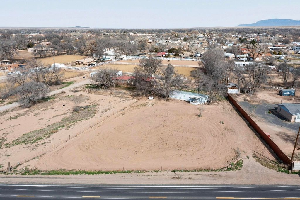 Image 29 of property listing at 85 N El Cerro Loop, Los Lunas, NM 87031