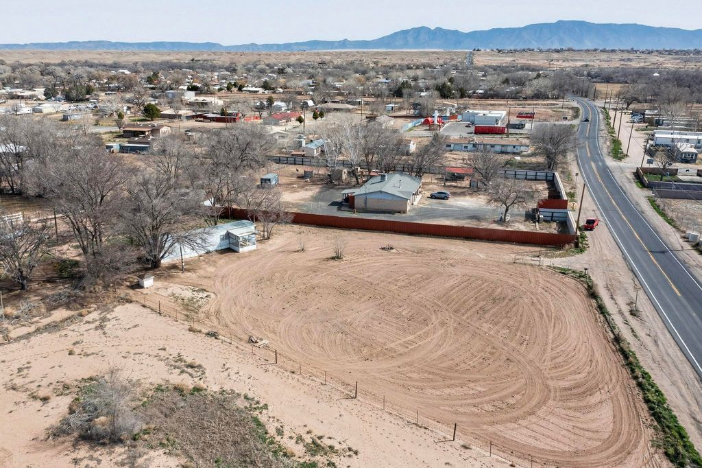 Image 30 of property listing at 85 N El Cerro Loop, Los Lunas, NM 87031