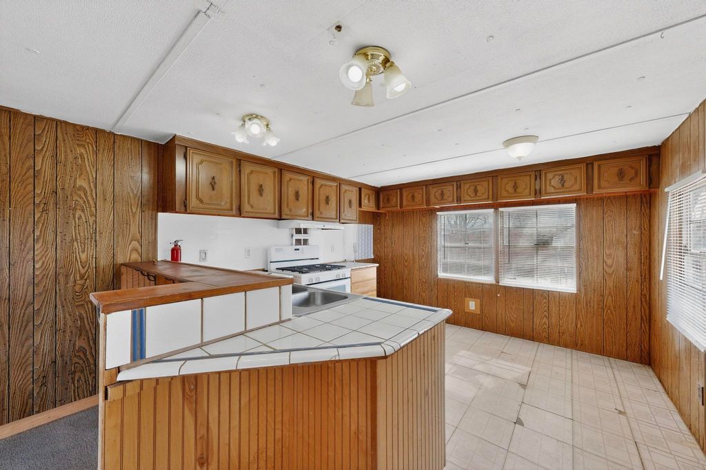 Image 7 of property listing at 85 N El Cerro Loop, Los Lunas, NM 87031