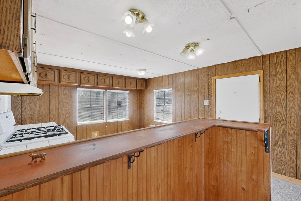 Image 8 of property listing at 85 N El Cerro Loop, Los Lunas, NM 87031