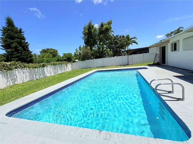 18133 SW 93rd Ave, Palmetto Bay, FL 33157