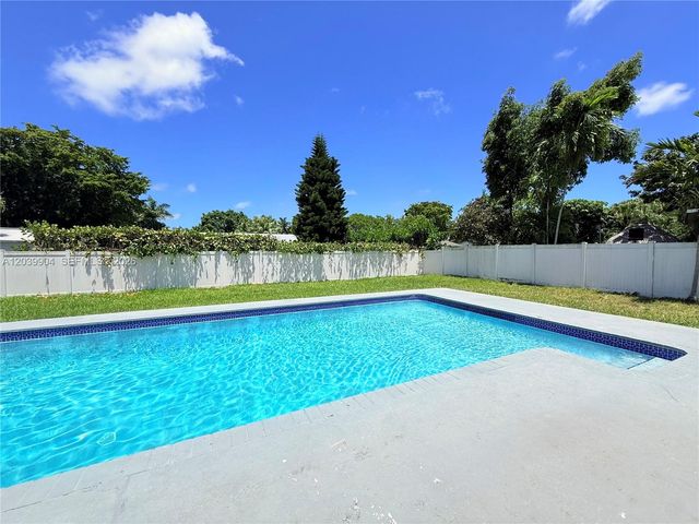 18133 SW 93rd Ave, Palmetto Bay, FL 33157