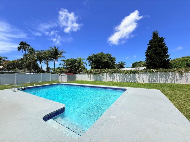 18133 SW 93rd Ave, Palmetto Bay, FL 33157