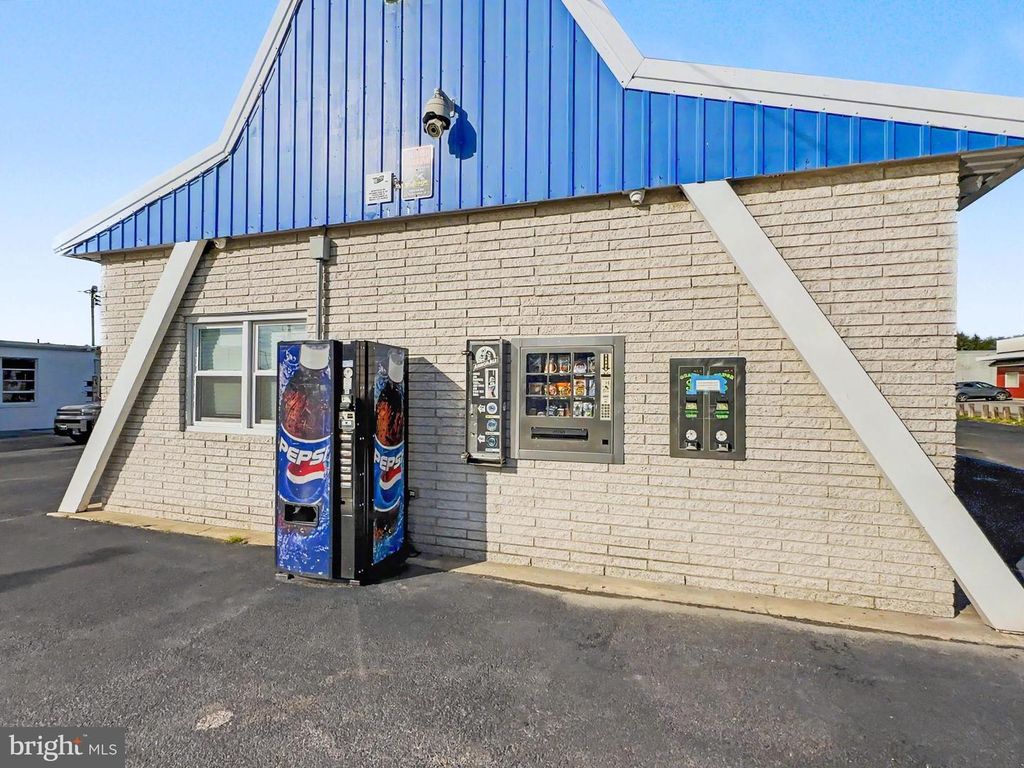 Image 13 of property listing at 1118 ROOSEVELT AVE, York, PA 17404