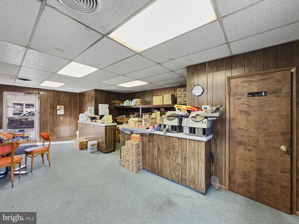 Image 3 of property listing at 1118 ROOSEVELT AVE, York, PA 17404