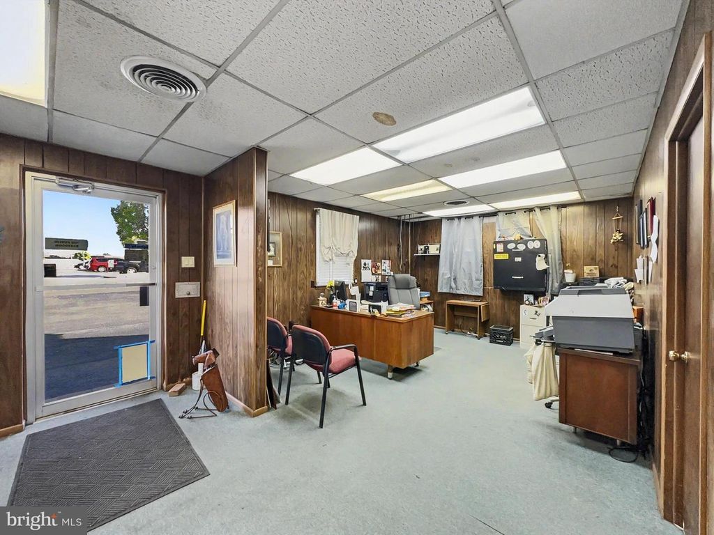 Image 4 of property listing at 1118 ROOSEVELT AVE, York, PA 17404