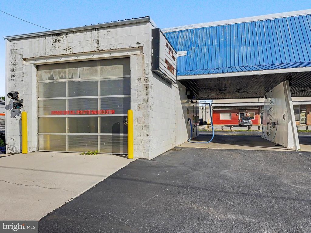 Image 8 of property listing at 1118 ROOSEVELT AVE, York, PA 17404