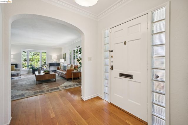 605 Prospect Ave, Oakland, CA 94610