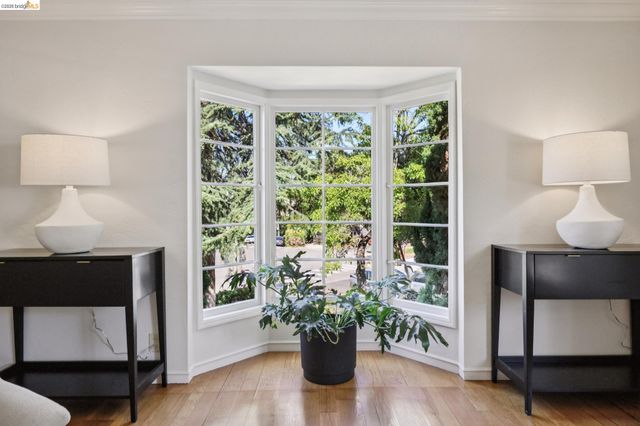 605 Prospect Ave, Oakland, CA 94610