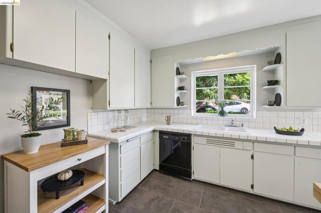 605 Prospect Ave, Oakland, CA 94610