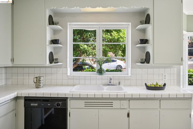 605 Prospect Ave, Oakland, CA 94610