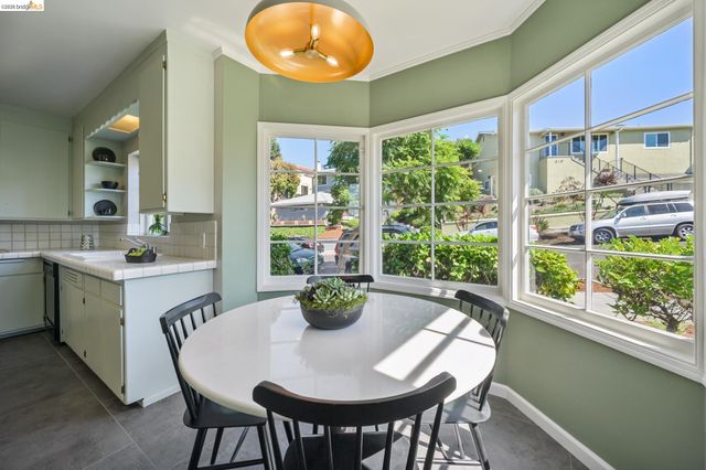605 Prospect Ave, Oakland, CA 94610