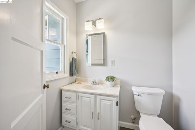 605 Prospect Ave, Oakland, CA 94610