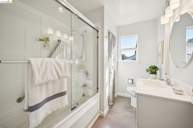 605 Prospect Ave, Oakland, CA 94610