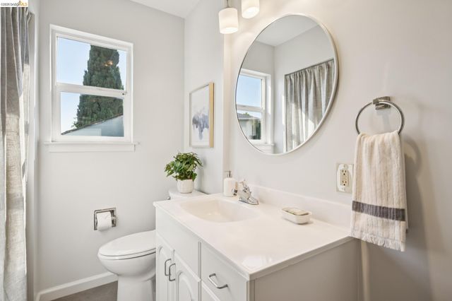 605 Prospect Ave, Oakland, CA 94610