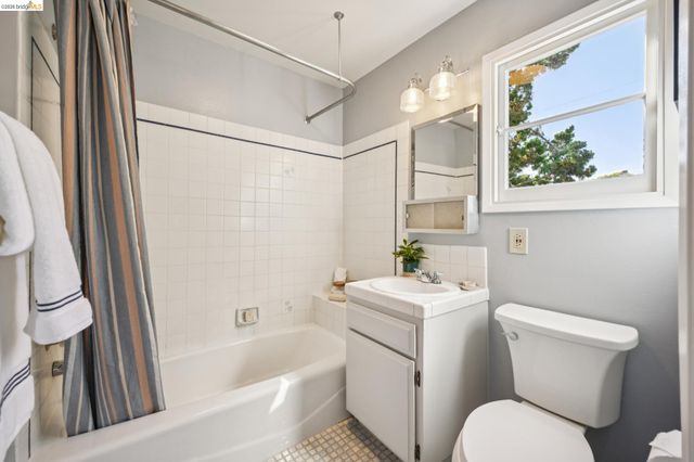 605 Prospect Ave, Oakland, CA 94610