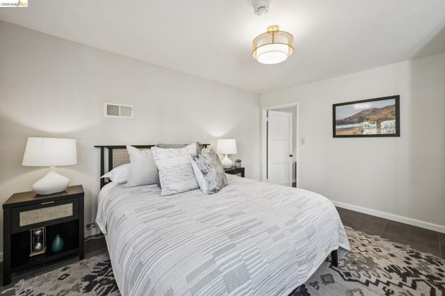 605 Prospect Ave, Oakland, CA 94610