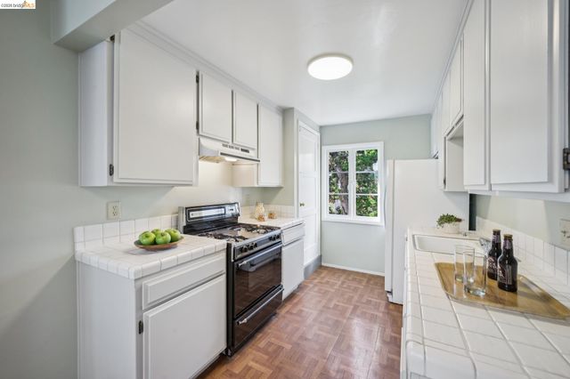 605 Prospect Ave, Oakland, CA 94610