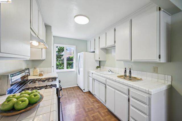 605 Prospect Ave, Oakland, CA 94610