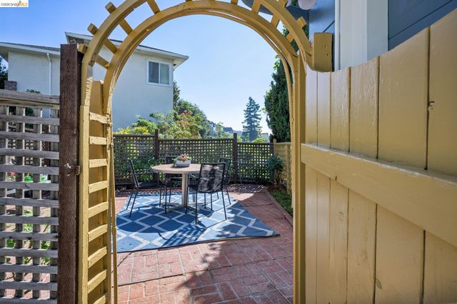 605 Prospect Ave, Oakland, CA 94610