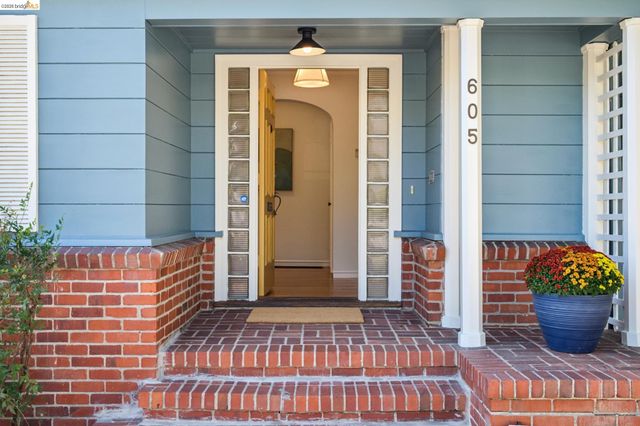 605 Prospect Ave, Oakland, CA 94610