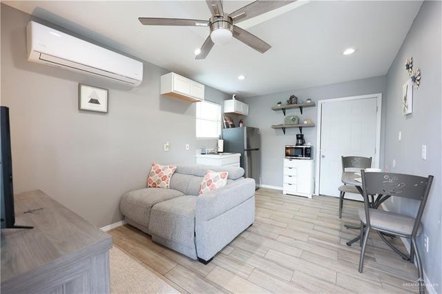 205 S Guerra Avenue, Weslaco, TX 78596