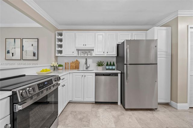 823 Cypress Boulevard 204, Pompano Beach, FL 33069