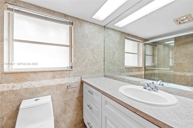 823 Cypress Boulevard 204, Pompano Beach, FL 33069