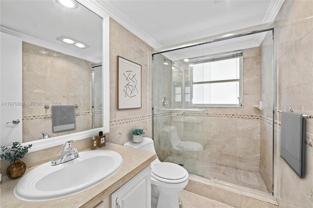 823 Cypress Boulevard 204, Pompano Beach, FL 33069