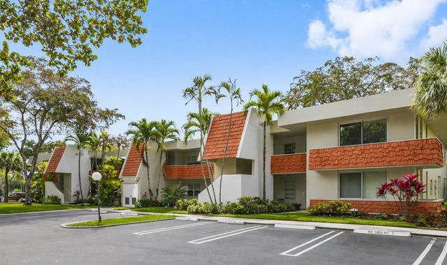 823 Cypress Boulevard 204, Pompano Beach, FL 33069