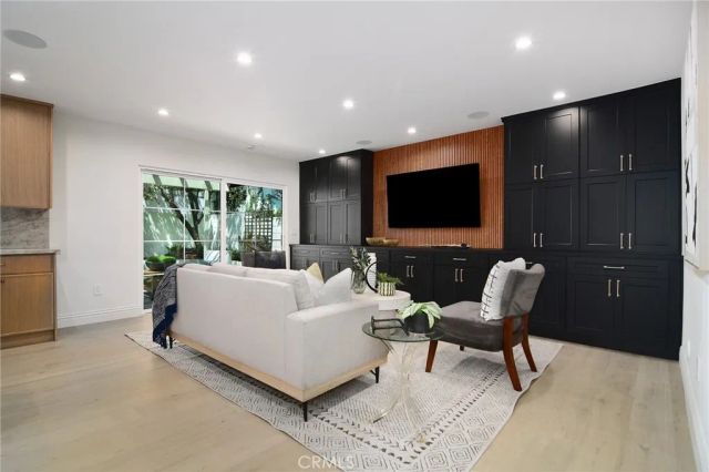4859 Gaynor Avenue, Encino, CA 91436