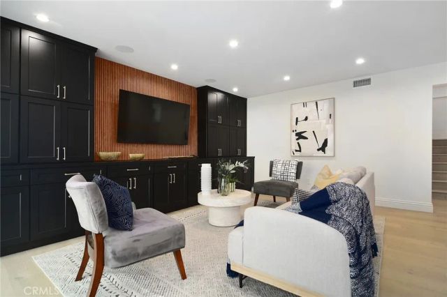 4859 Gaynor Avenue, Encino, CA 91436