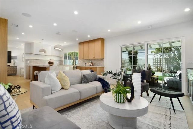 4859 Gaynor Avenue, Encino, CA 91436