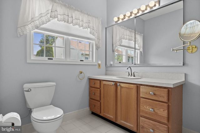 7 COVERED BRIDGE CIR, Columbus, NJ 08022