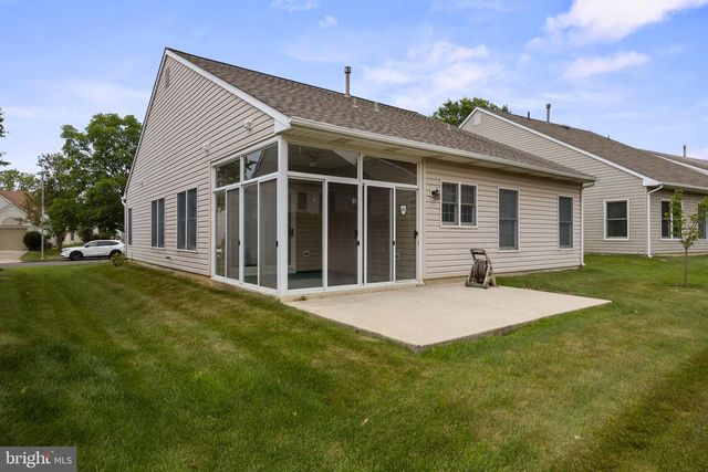 7 COVERED BRIDGE CIR, Columbus, NJ 08022