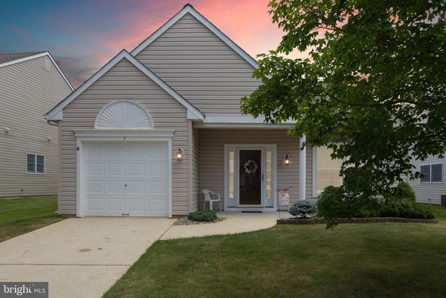 7 COVERED BRIDGE CIR, Columbus, NJ 08022