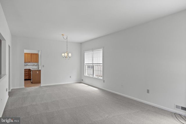 7 COVERED BRIDGE CIR, Columbus, NJ 08022
