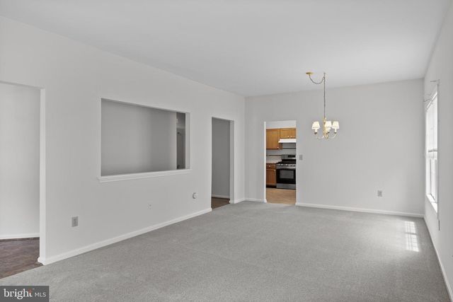 7 COVERED BRIDGE CIR, Columbus, NJ 08022