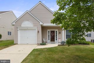 7 COVERED BRIDGE CIR, Columbus, NJ 08022