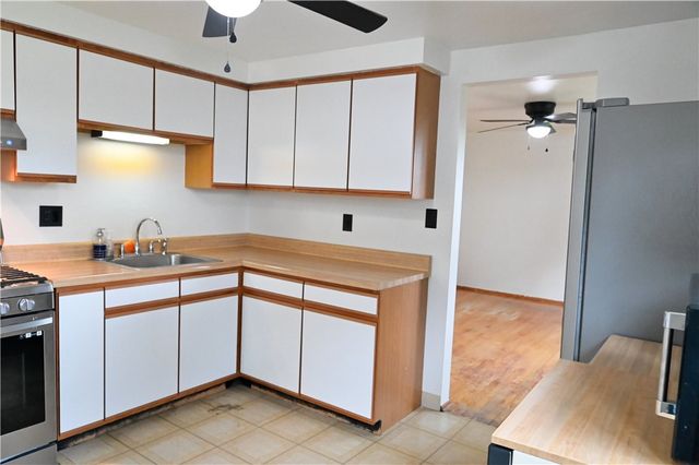104 Mcalister Dr, Penn Hills, PA 15235