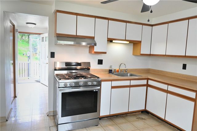 104 Mcalister Dr, Penn Hills, PA 15235