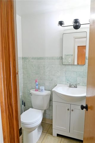 104 Mcalister Dr, Penn Hills, PA 15235