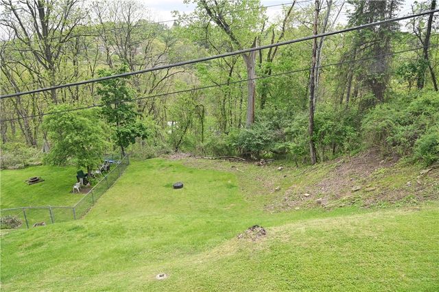 104 Mcalister Dr, Penn Hills, PA 15235