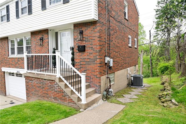 104 Mcalister Dr, Penn Hills, PA 15235