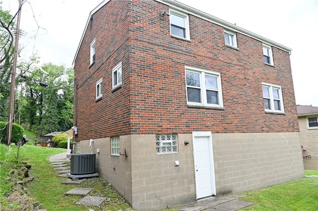 104 Mcalister Dr, Penn Hills, PA 15235
