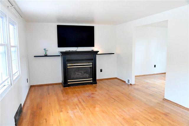 104 Mcalister Dr, Penn Hills, PA 15235