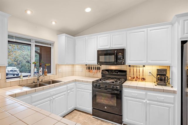 17010 Alexandra Way, Grass Valley, CA 95949