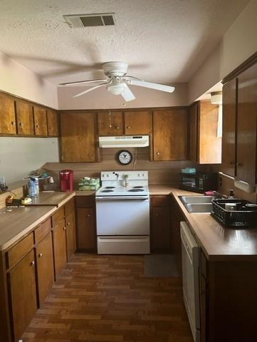 1512 North 9th Street, Conroe, TX 77301