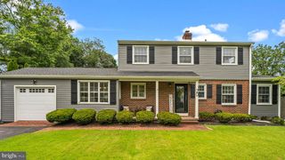 20 GLEN DR, Yardley, PA 19067